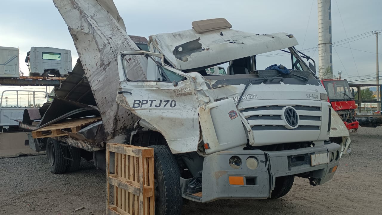  Volkswagen 17 220M 2001    EN DESARME
